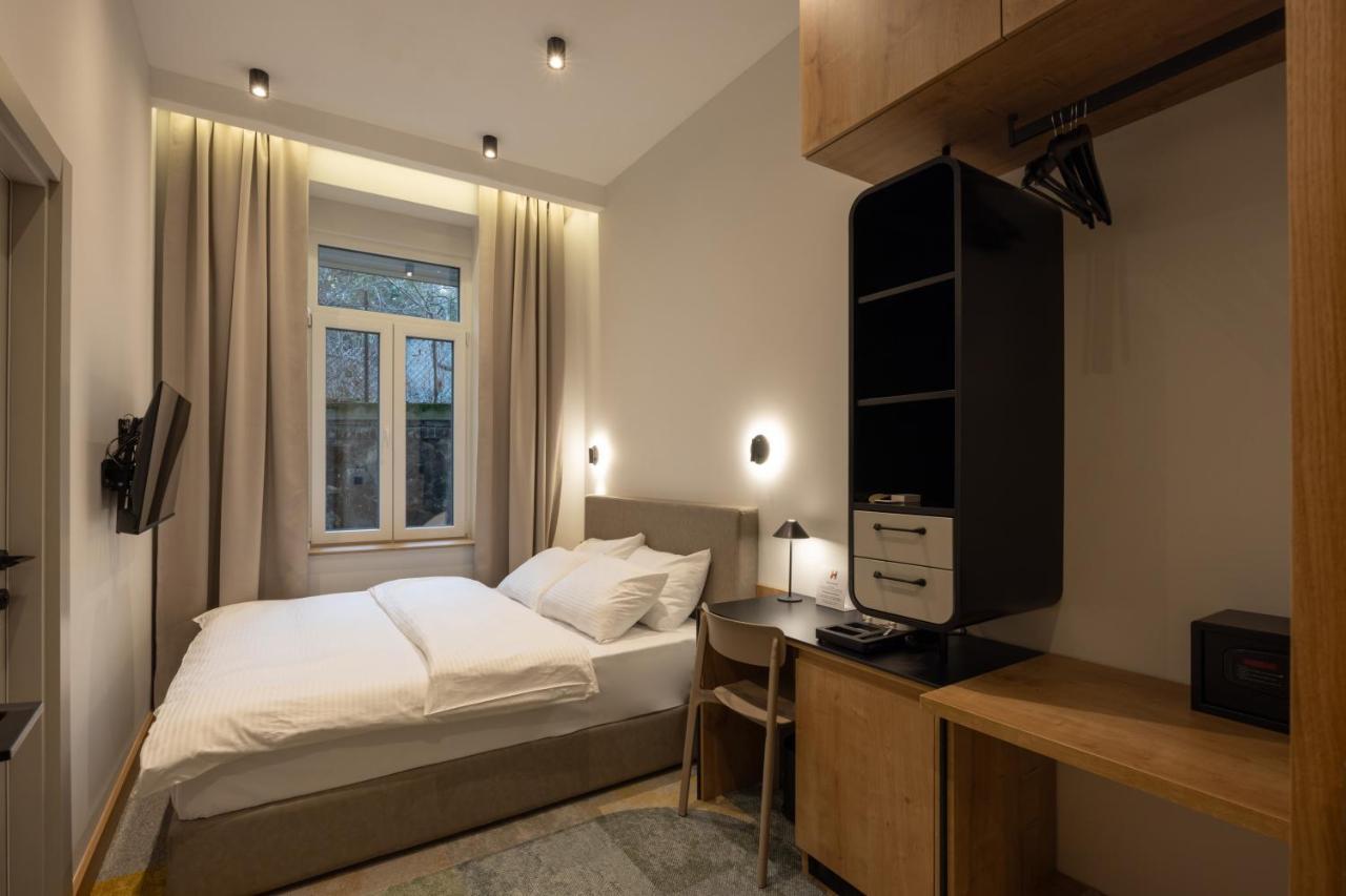 Hop Inn Rooms & Suites Belgrado Buitenkant foto